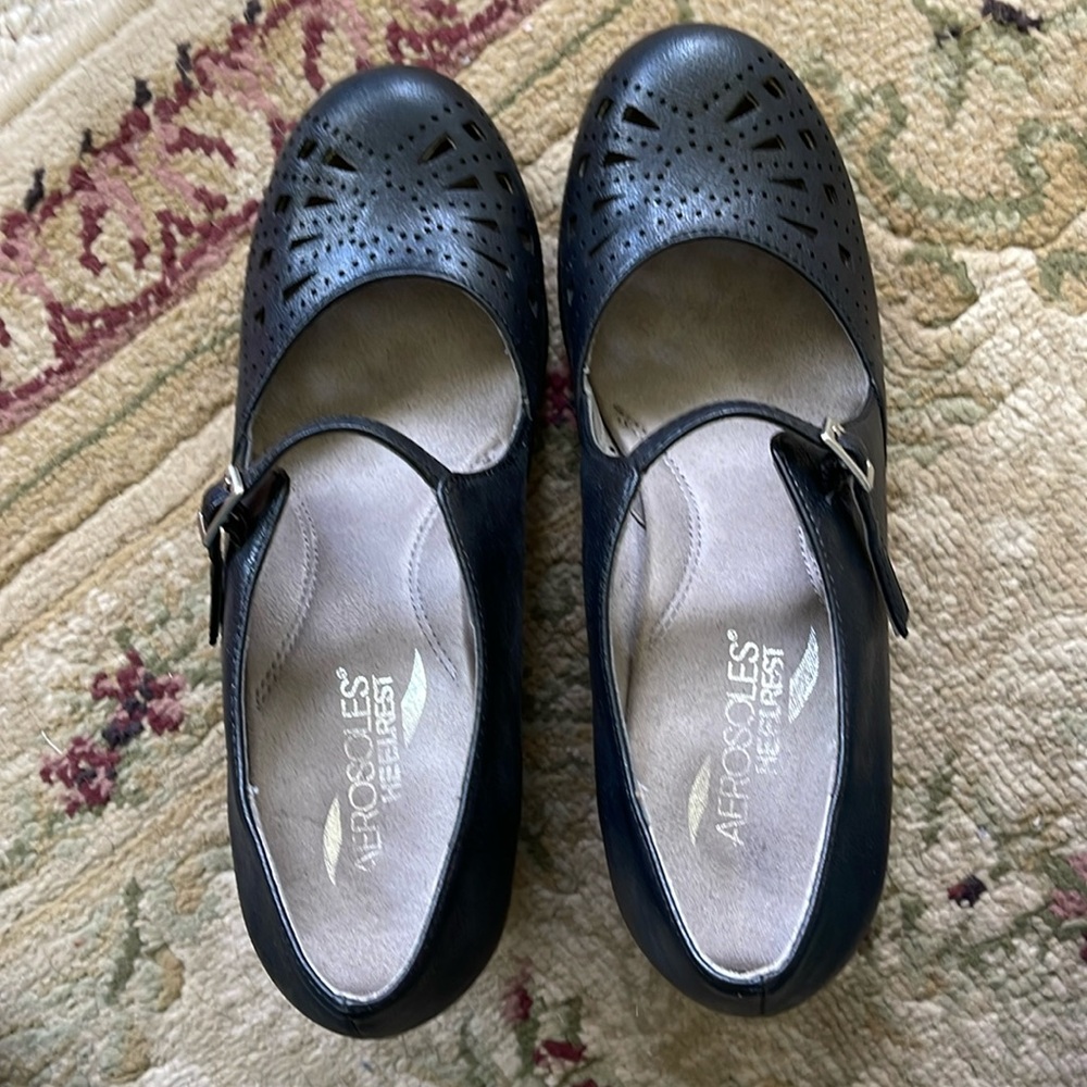 One pair of Aerosoles Role of Fate Heel Black Shoes 7.5